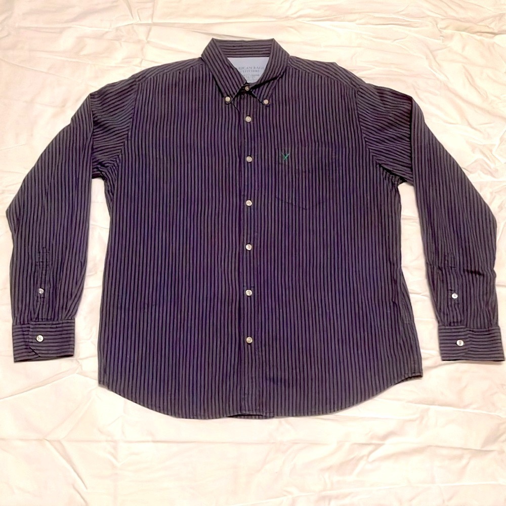 American Eagle Outfitters Button Down Shirt Size L